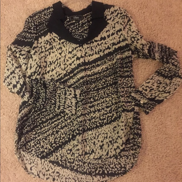 status Tops - Status brand top, silky with black collar